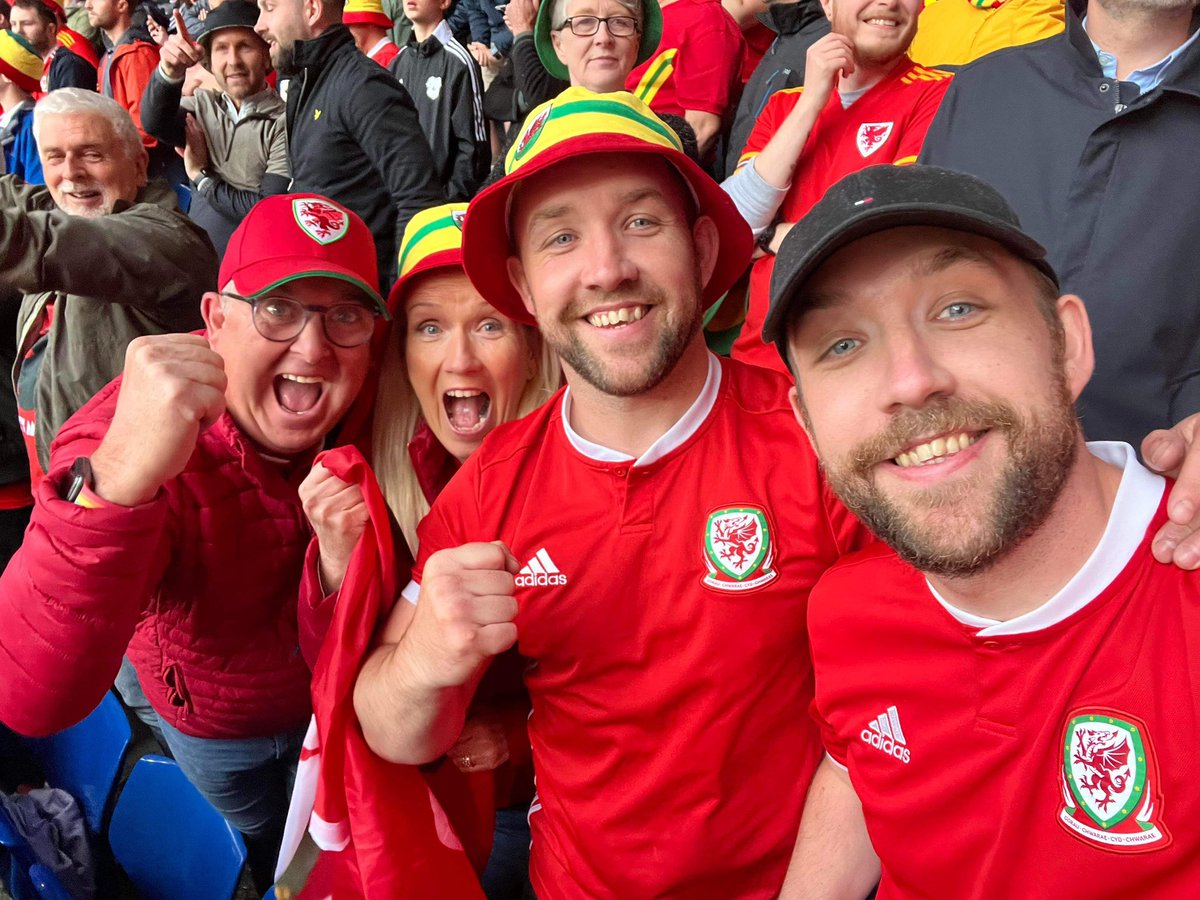 dyfrigellis's tweet photo. Am noson!!   #faw #YmaOHyd #TogetherStronger #WorldCupQualifiers @tegwen_ellis @JacobDEllis @efanellis1992 https://t.co/zs64rMLVOy