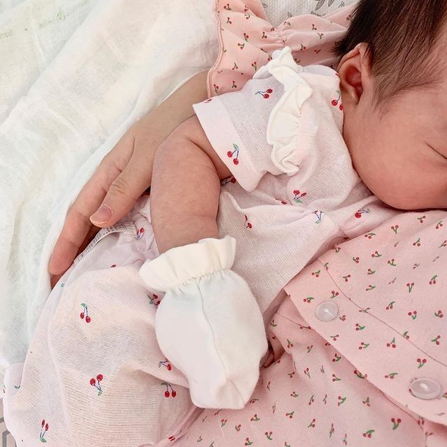 ______ ______ ______ ______ ______
    ← ⚪ yoon ⠇                         
              ᴴᵃ ⁵ ᵐⁱⁿᵘᵗᵒˢ 
minha neném nasceu.