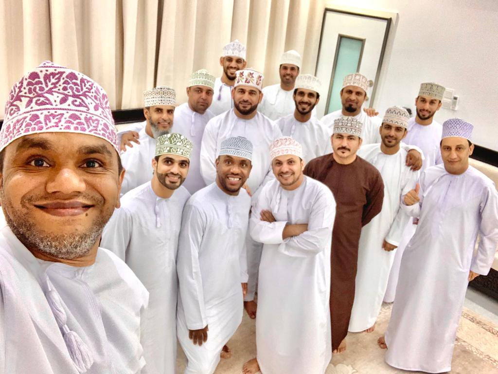 الأصدقاء هم العائلة الثانية التي تختارها أنت بمحض إرادتك .. فكن في عائلة تستحق الإختيار ، سيلفي فخم من العزيز <a href="/rashid_shidhani/">‏راشد الشيذاني</a> ولمة وتجمع ووجبة عشاء بمناسبة قدوم ( مسك ) بنت <a href="/Bader_aljabri90/">بدر الجابري</a>