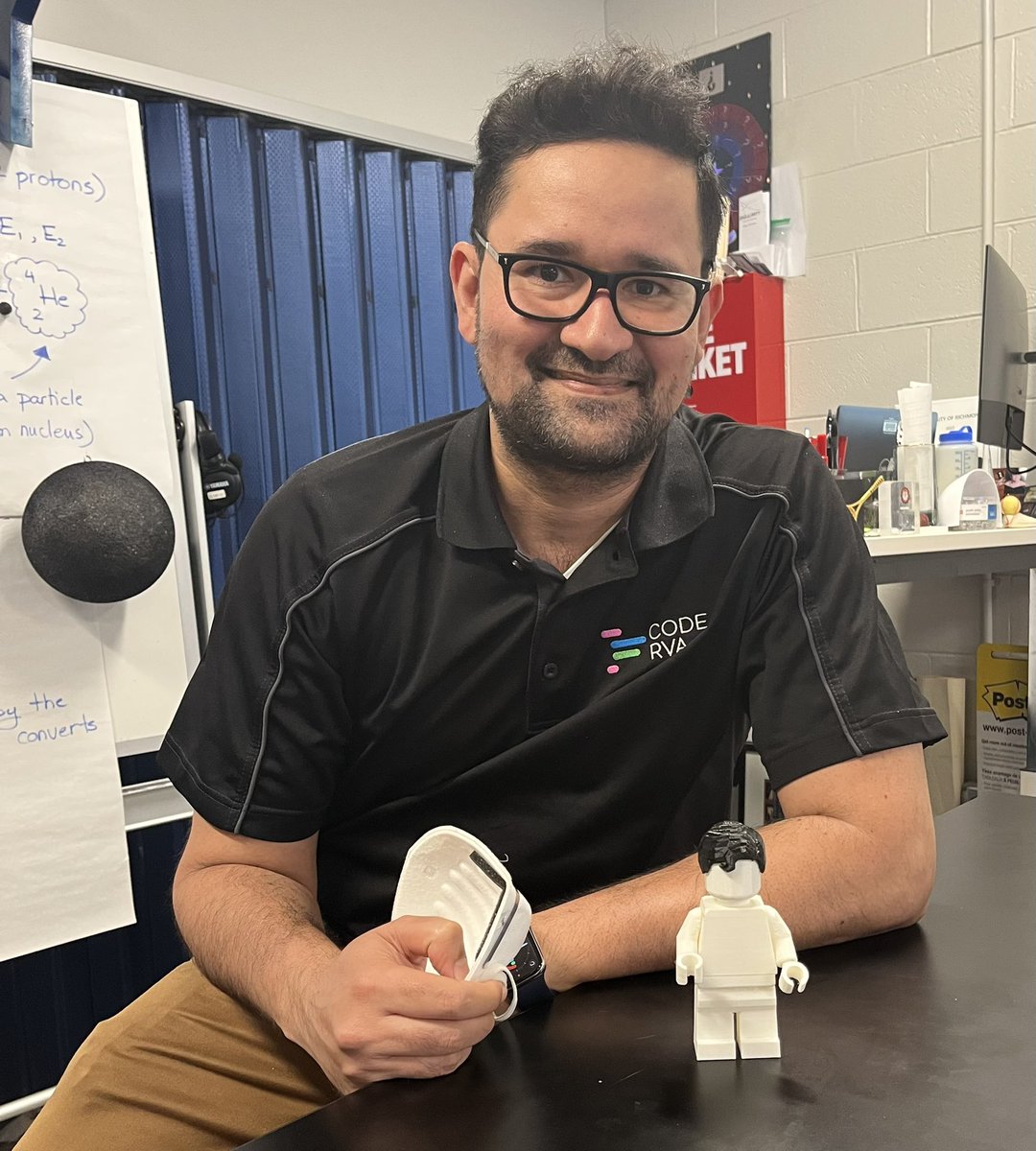 HSHS_AP_Parvaiz's tweet image. JT saying thanks for introducing him to 3D design and printing. He is becoming a pro. By the way, he designed the hair before a recent visit to my barber. @CodeRVA1 #WeAreCodeRVA