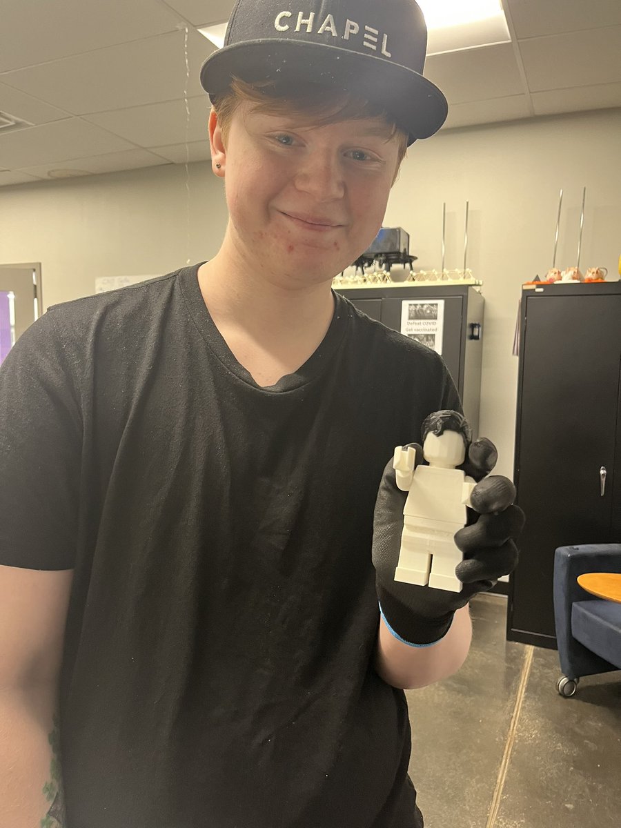 HSHS_AP_Parvaiz's tweet image. JT saying thanks for introducing him to 3D design and printing. He is becoming a pro. By the way, he designed the hair before a recent visit to my barber. @CodeRVA1 #WeAreCodeRVA