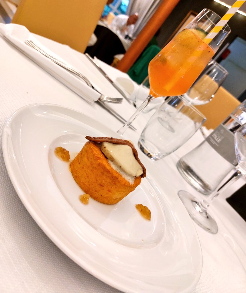 Marco_K18's tweet photo. #ChefinGreen @Golf dei Laghi
Antipasto @MonicaRuspa L'allegra Cucina Novara
Flan di peperone rosso, gelato di acciughe, biscotto ai Capperi e chutney di limone Montersino.
#cocktail Spicy Meeting @SimoneDelleMura bar manager Rooftop @hmilanoscala
#cibo #food #cucina #chef https://t.co/Nx5zJ6ACc1
