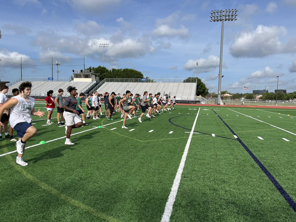 Great first day of SAC Camp for <a href="/StratfordFB1/">Stratford Spartan Football</a> !!! Taking steps each day to prepare for the fall!!! #EarnTheRightToWin #SpartanPride