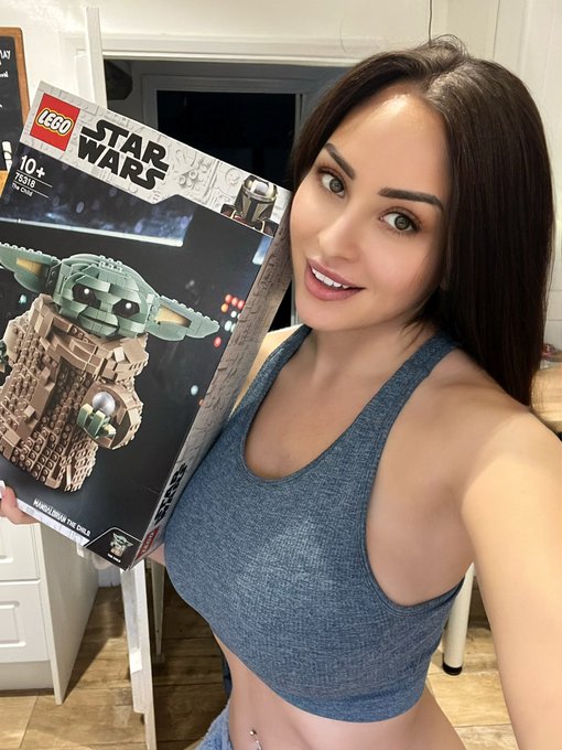 TABBY TWITCH TUESDAY!  Lego stream tomorrow at 8pm UK time.   Starting this baby 💚 https://t.co/Zwr8VGr8Iq<a href="/tag/redsonja"class="tags"><span>#redsonja</span></a><a href="/tag/redsonjacosplay"class="tags"><span>#redsonjacosplay</span></a><a href="/tag/redsonjamovie"class="tags"><span>#redsonjamovie</span></a>