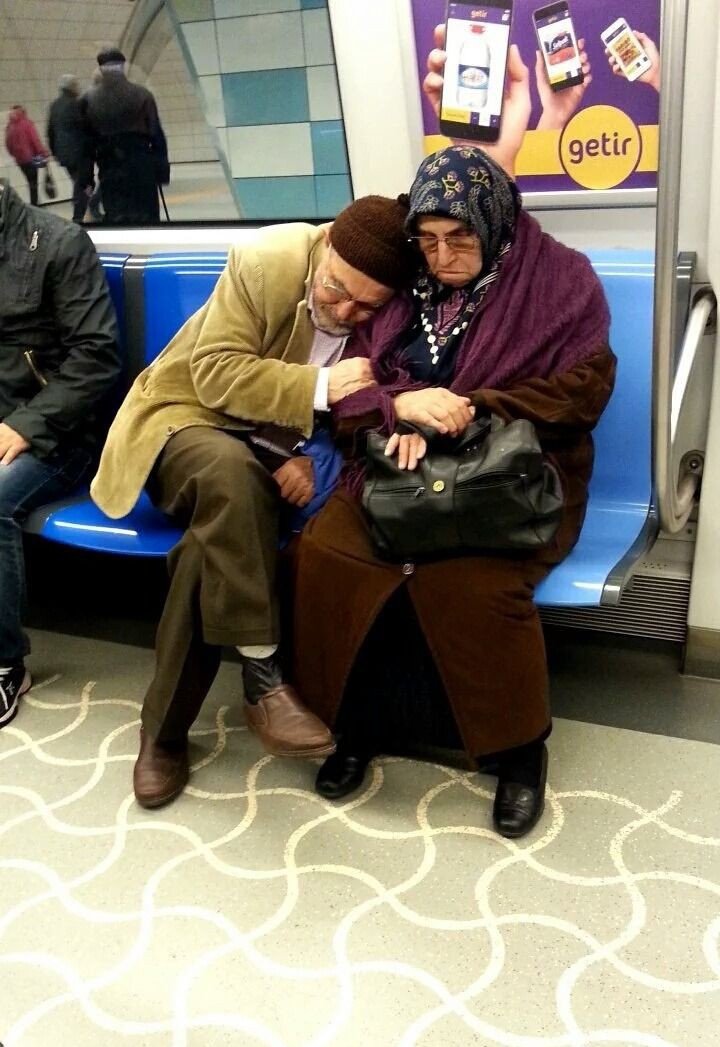 İnsan, insanın evidir.