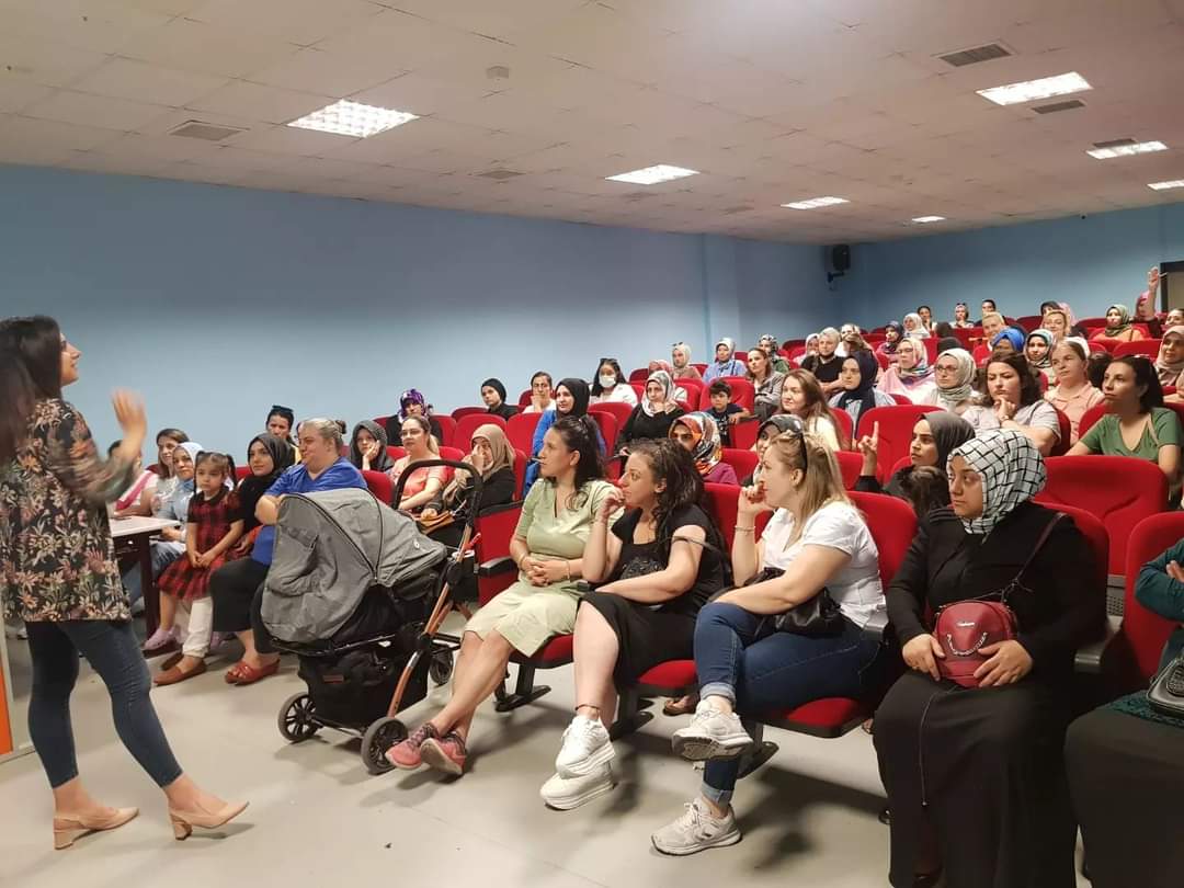 yildiztabyagop's tweet photo. 10 bin temel eğitim projesi kapsamında velilerimize okulumuz rehber öğretmeni tarafından “Akran Zorbalığı” ve “Siber Zorbalık” konulu seminer gerçekleştirildi.
@istanbulilmem @memleventyazici @gopmem @YUSUFUZANTI @Gop10binokul https://t.co/xkfyNJAFvz