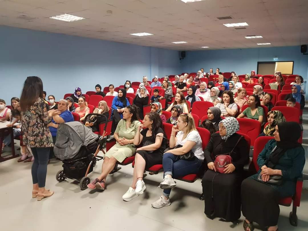 yildiztabyagop's tweet photo. 10 bin temel eğitim projesi kapsamında velilerimize okulumuz rehber öğretmeni tarafından “Akran Zorbalığı” ve “Siber Zorbalık” konulu seminer gerçekleştirildi.
@istanbulilmem @memleventyazici @gopmem @YUSUFUZANTI @Gop10binokul https://t.co/xkfyNJAFvz