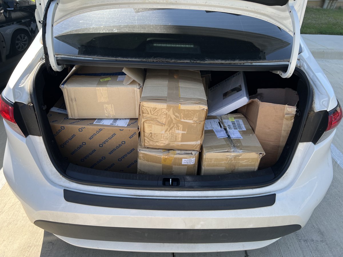 iIywh's tweet photo. LITERALLY PACKED FULL https://t.co/ZjquysJuSE