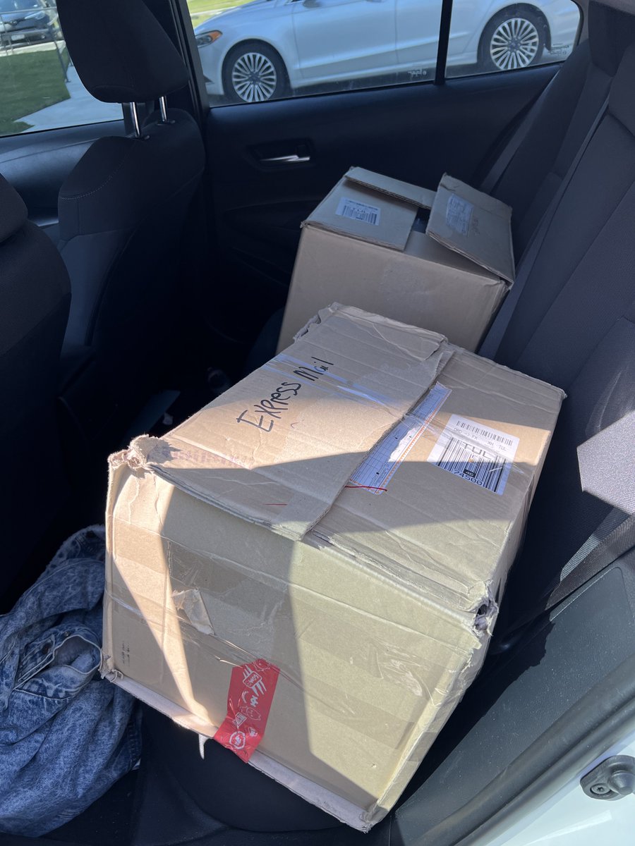 iIywh's tweet photo. LITERALLY PACKED FULL https://t.co/ZjquysJuSE