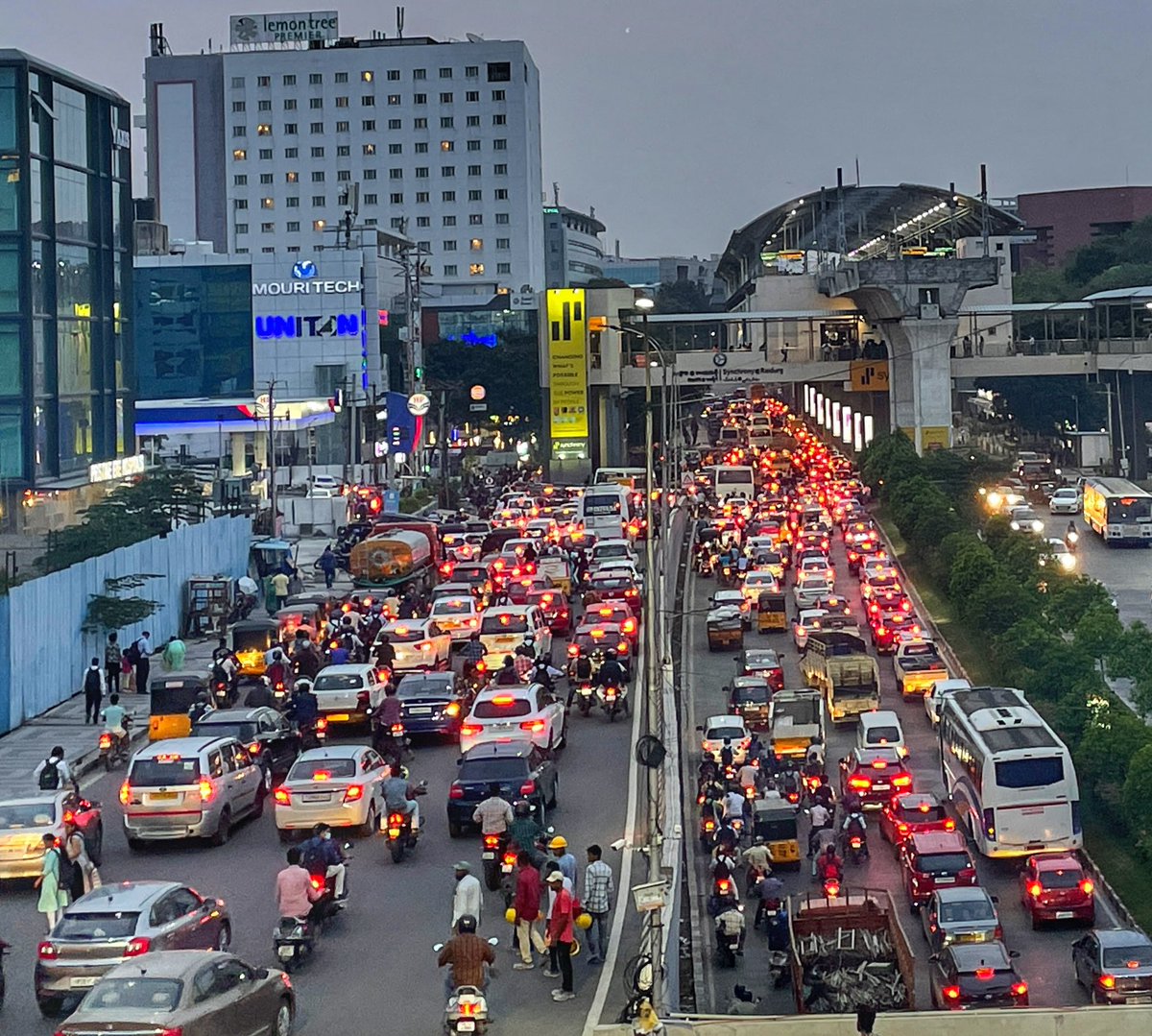 serish's tweet photo. The widest roads in the world will not prevent this sight. Evening rush hour at Raidurgam. https://t.co/v1LWL5RqTG