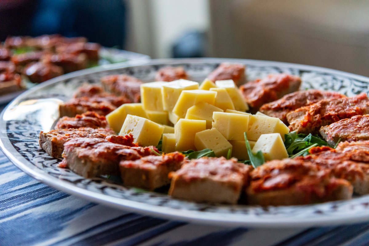 somdemallorca's tweet photo. En el blog trip #somdemallorca #alcudiaexperience hubio mucha gastronomía y muy de km0... y claro nuestros participantes no pudiero resistirse a fotografiar todos los platos https://t.co/PEgptLO2q8