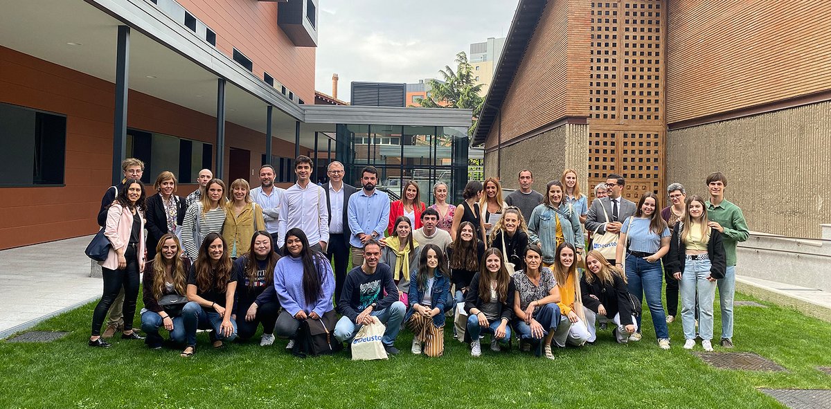 deusto's tweet photo. Acto de reconocimiento de @deustoTurismo a empresas y organizaciones turísticas https://t.co/xgKBeH9Ob9
Un momento para agradecer a tutores/as y con ello a organizaciones a las que representan, su tiempo y disposición para llevar a buen puerto las prácticas. ESKERRIK ASKO! https://t.co/SgrrCZ2Wql