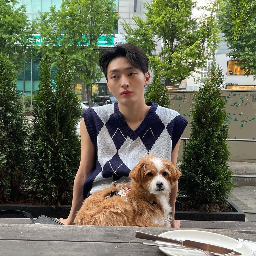 jisung_note's tweet photo. * 220606 윤지성 떡밥 정리

⑴ # 지룽버블
⑵ 룽스타그램 사진 3, 댓글 1
⑶ [VLIVE] 하이룽
⑷ 공트 사진 2 - 밥알 키트 신청 마감 D-5 https://t.co/Ks7krMw6bD