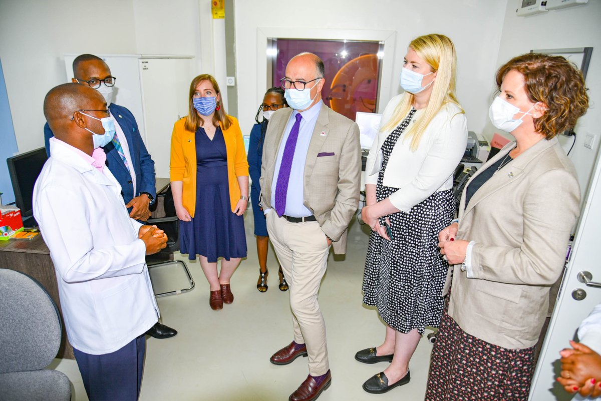 MCRCnews's tweet photo. Our team are in Kenya visiting @KUTRRH to discuss the ongoing strategic research collaboration with @OfficialUoM and @TheChristieNHS 💪

On their first day, they toured the imaging and oncology facilities, meeting the research and clinical teams to identify future collaborations. https://t.co/jEEKJfDeUi