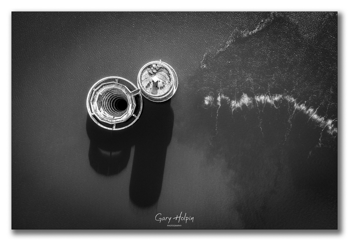 They might not be to everyone's taste, but I love the creative potential of drones - it allows you to see the world in a very different way, and certainly provides a new challenge to composition! This is from a recent visit to Roadford Reservoir....

#devon #dronephotography