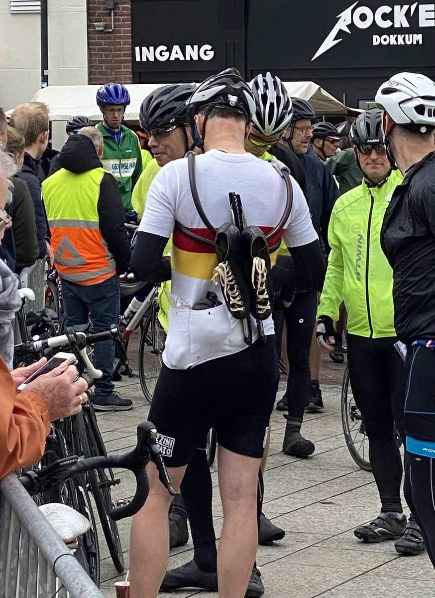 Gezien op de route van de #Fietselfstedentocht! It giet oan...  😉