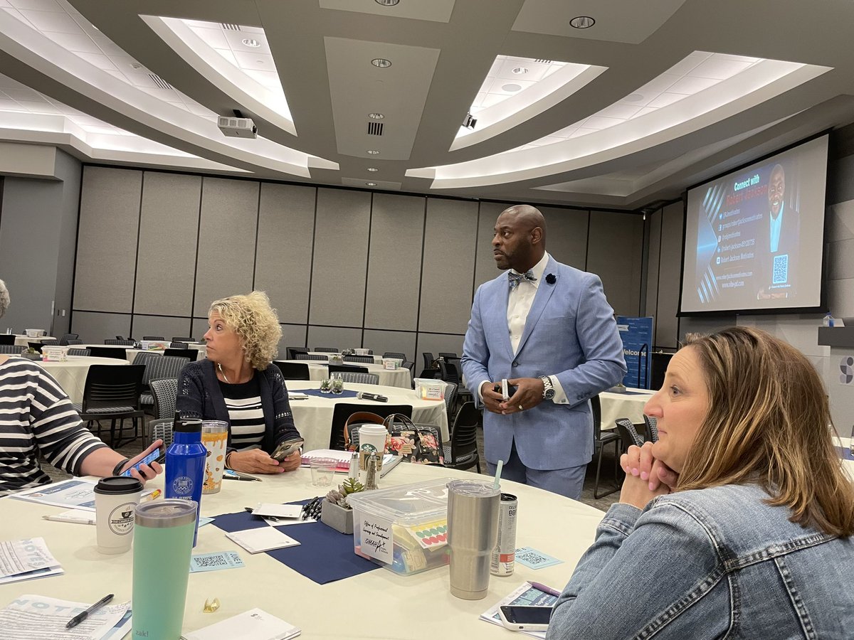 lawofthefarm's tweet photo. Kindness is the new cool. Health is the new wealth. Inner peace is the new success. Doing this! #forwardtogether @RJMotivates #opsleadandlearn https://t.co/YWcPztWALY
