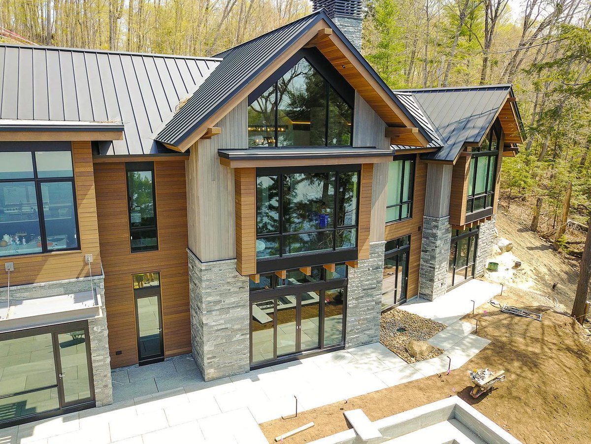 SapphireRoofing's tweet photo. Breathtaking Cottage with new Standing Seam Roofing and black ACM detailing 🔥

Ready to elevate your home or cottage with a Standing Seam roof or ACM Panels?

Book a free estimate now!
https://t.co/KZK8Bijv4o

#acm #black #standingseam #metalroofing #roofing #Barrie #Muskoka https://t.co/l5JUrNfoOI