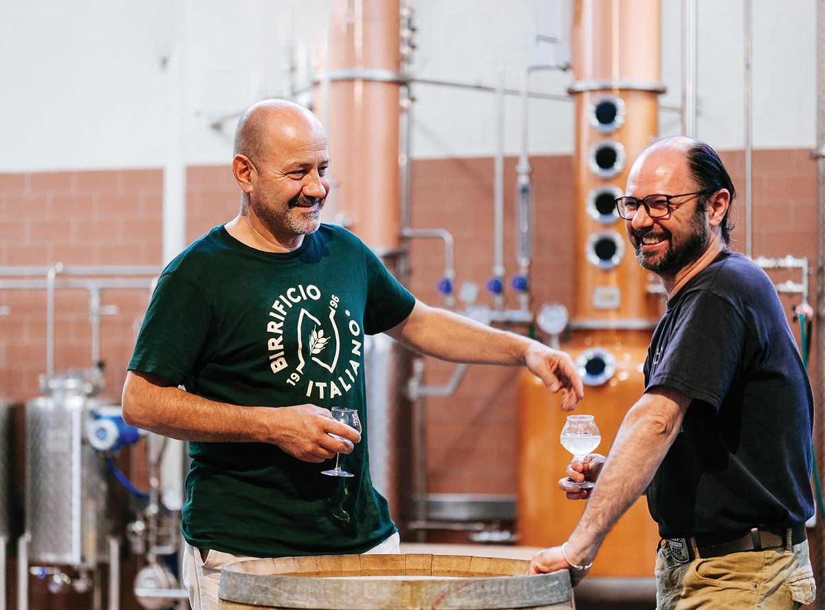 Whisky_Magazine's tweet photo. Two brewers are set on creating a distinctly 🇮🇹Italian style of whisky. Learn all about Strada Ferrata distillery from the most recent issue of 🥃Whisky Magazine below: 👇

#whisky #stradaferrata #whiskymagazine #distillery 

https://t.co/pRzbCEk9wZ https://t.co/0HjKSUEBCW