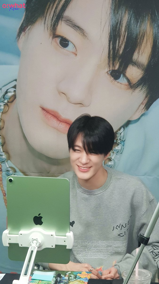 Jeno (.◜◡◝) (@jenoperhour) on Twitter photo 