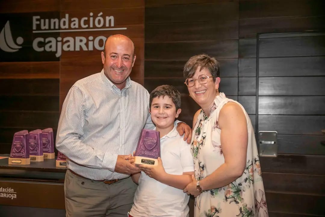 🥇Concurso de vino de cosechero 2022🥇
Nuestro Ilurce Rosado 2021 recibió el pasado viernes medalla de oro (y con esta ya van 16🥇 😜) en esta trigésimo segunda edición concurso celebrado por @fundacion_caja_rioja ,donde se presentaron 28 vinos rosados. 
#ilurce #ilurcerosado