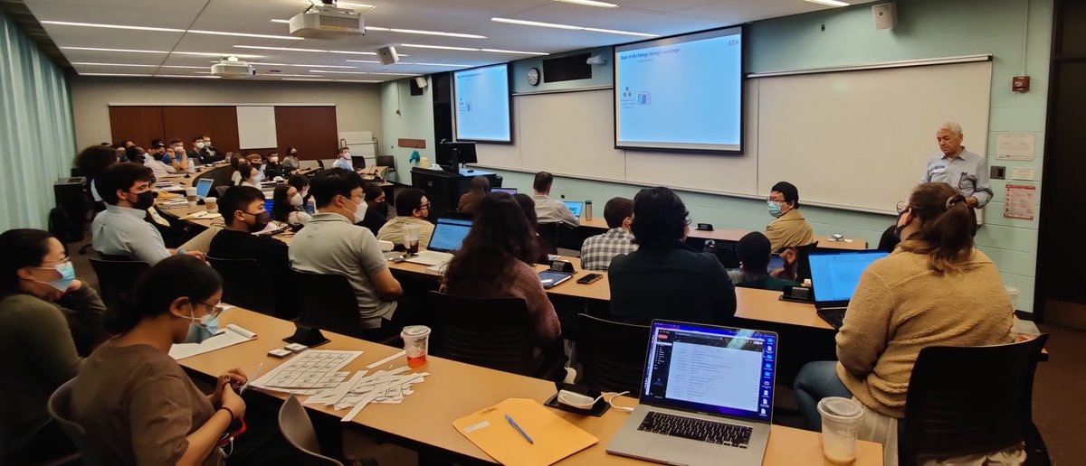 We are at full steam with #NGenE2022, which will go all week! We start setting the tone for the need to decarbonize the economy by George Crabtree. Our attendees are already engaging with the frontiers of electrochemistry!