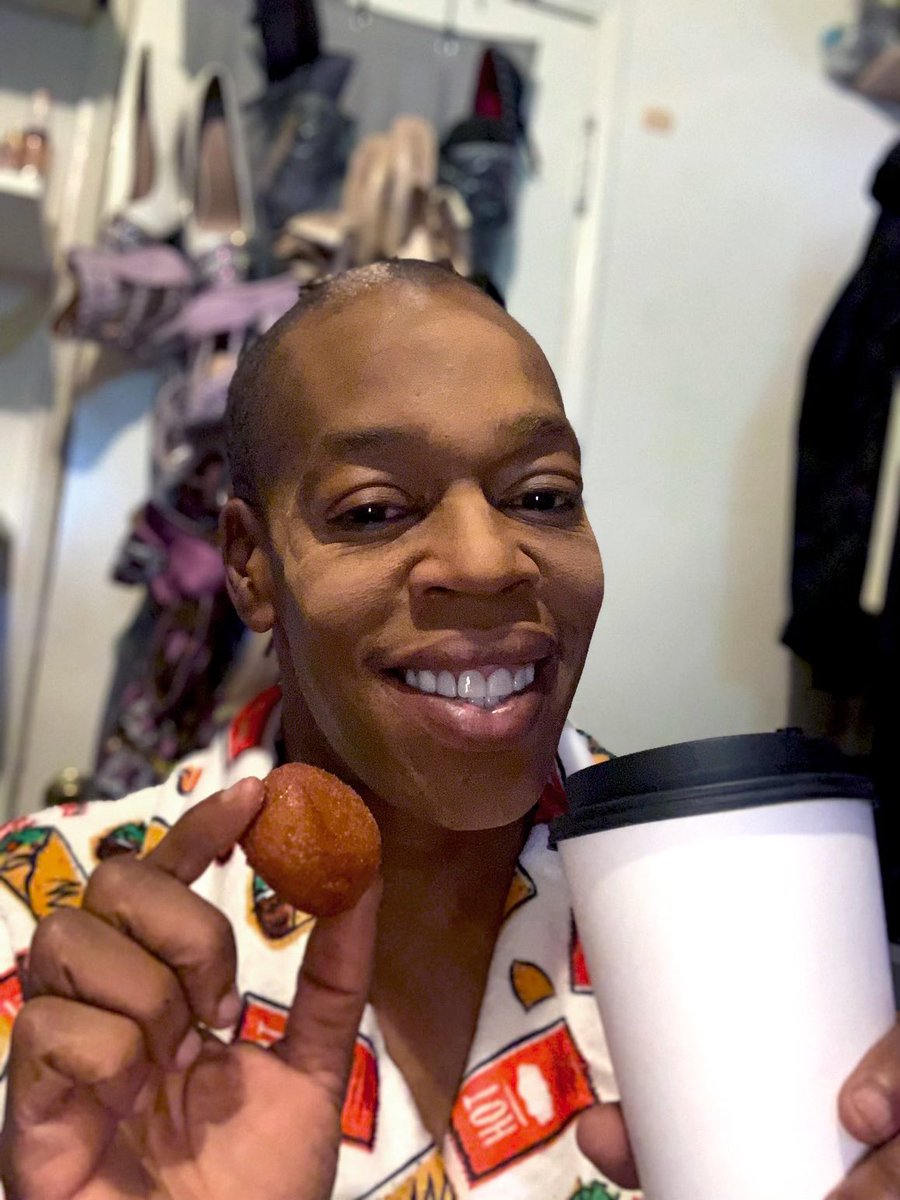 Okay, there are honestly no words to describe how delish these Cinnabon Delights are. And paired with a coffee?! It’s a match made in heaven, just like me and this @Tacobell look I’m currently creating! You ready to see the final result?   bit.ly/3vZ3Tdt #tacobellpartner