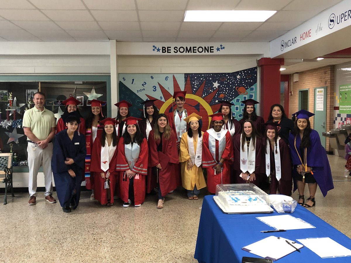 2022 High School Grads visiting Sinclair!