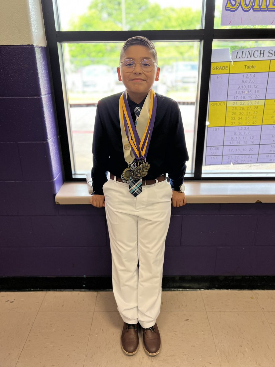 dance_jo17's tweet photo. @ms_nava1 we have a 5th grader! 🙌 All A’s all year long! Christian says hi! ❤️ https://t.co/BornL3au3p