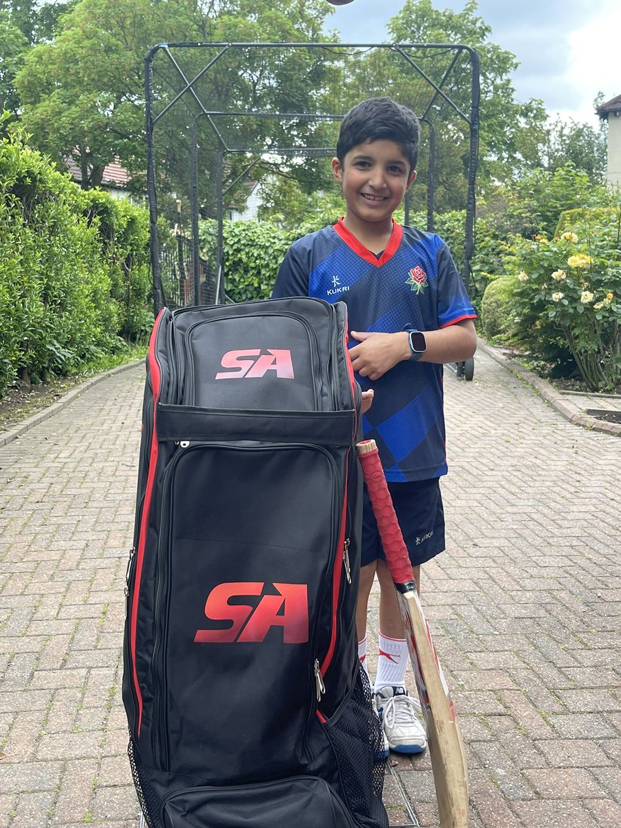 tayyabakhlaq's tweet photo. Amazing to get his first sponsorship from #SASports. Even better that they are his initials! #SalmanAkhlaq #cricket #SA17 @CricketPoint0 https://t.co/zg7kv2Srfm