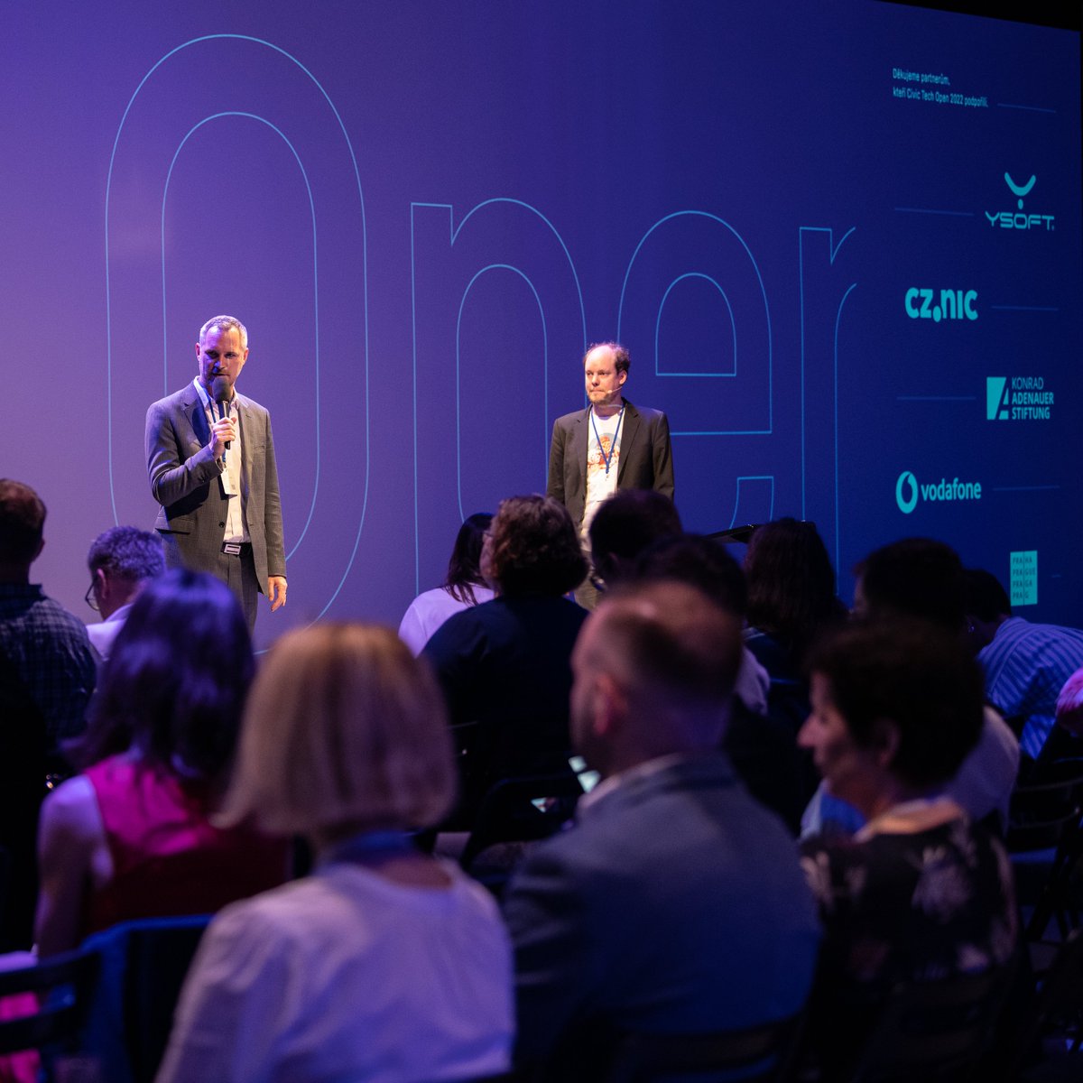 nadaceOSF's tweet photo. Letošní konference #CivicTechOpen na téma digitalizace veřejné správy se nachýlila k závěru. Děkujeme všem vystupujícím, účastníkům i partnerům, kterými byli @YSoft, @CZ_NIC, #Konrad_Adenauer_Stiftung, @Vodafone_CZ a @PrahaEU. Díky patří i #CAMPPraha. https://t.co/rqhLR3cmS4