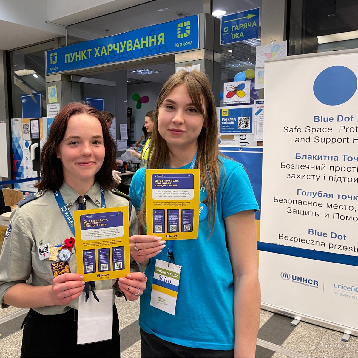 UReportGlobal's tweet photo. At the #Krakow train station, @PalomaUnicef met with young scouts who are supporting Ukrainians on the move by directing them to the U-Report Regional Chatbot to learn about their rights, services in host countries, and safety recommendations. https://t.co/0PR6dRfdww
