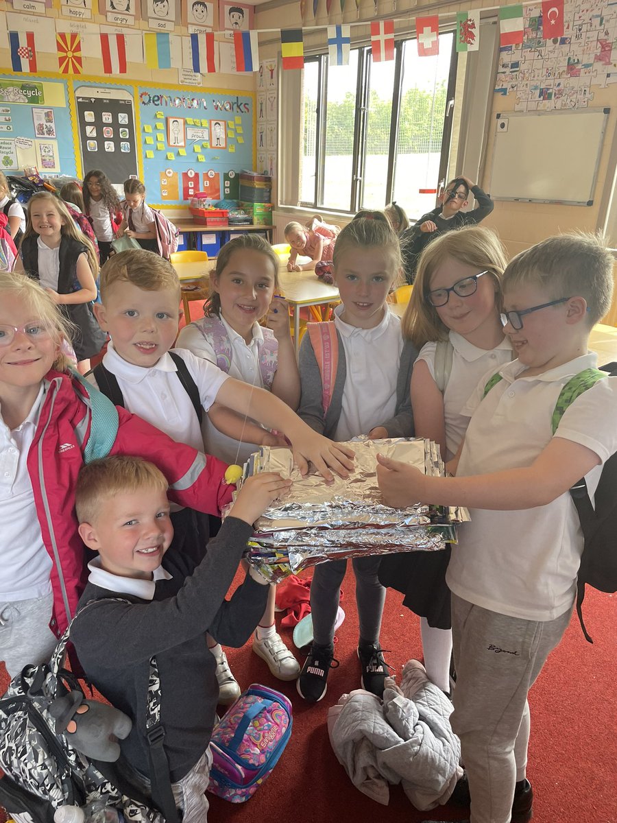 AitkenheadS's tweet photo. ๐งผ ๐ฆ Great teamwork from P2/3 this afternoon as they worked together collaboratively to cut & clean all of the crisp packets our school has collected so far. ๐๐ป #crisppacketproject #reuse #recycle https://t.co/fz8V1a3mx4
