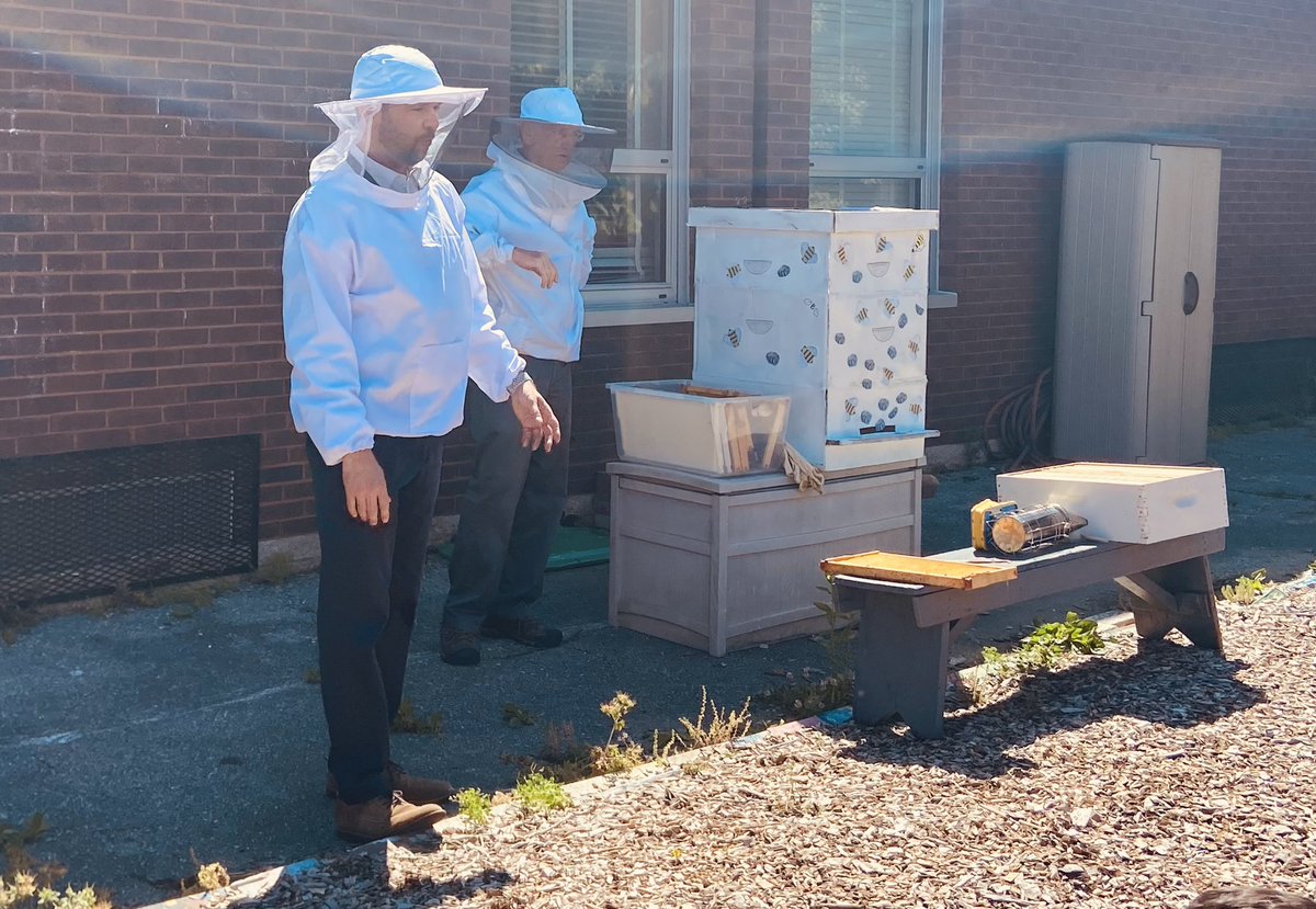 mrscapka's tweet photo. Our very own @MrKeslerBCPS taught our 2nd graders about beekeeping today @Hillcrest_BCPS as part of our #beeanengineer @BCPSSci unit. @ramos_maria1 @almorrow0430 https://t.co/W0Trxc3DSz