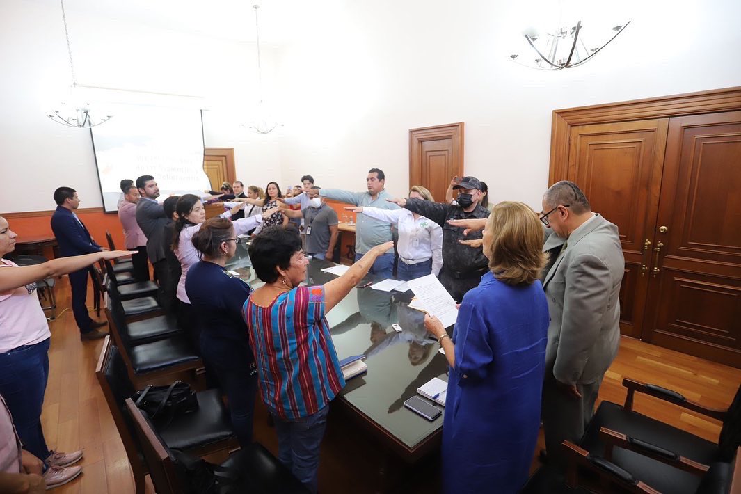 dorafafutis's tweet photo. Tuve el honor de tomar protesta en representación de la Presidenta municipal de Tlaquepaque, al gabinete de prevención del delito confirmado por ciudadanos, organizaciones de la sociedad civil y servidores públicos. 

¡Sigamos trabajando! https://t.co/Fu0zDjhAIK