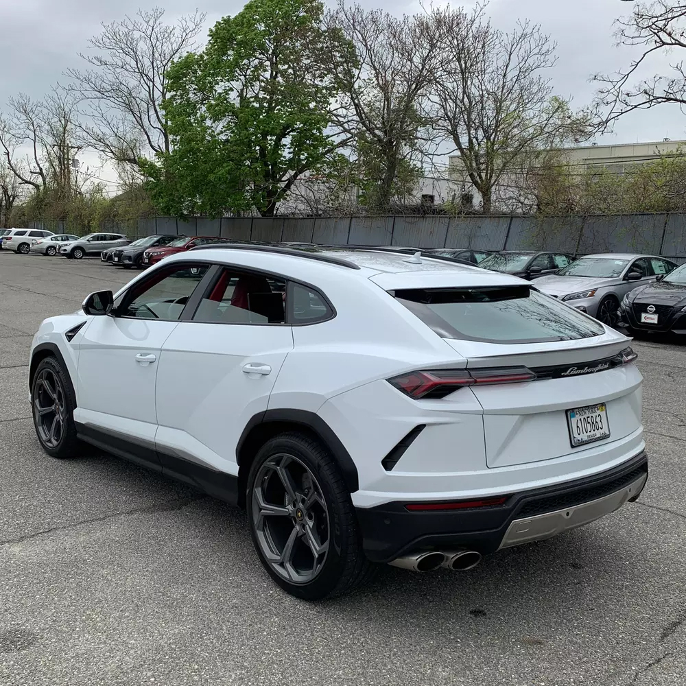 ACVAuctions's tweet photo. Here's a car that you don't see everyday, a Lamborghini  Urus! This recently sold on our platform for a lot of dough! Were you lucky enough to score it? #ACVAuctions https://t.co/mLA1UCe1ac