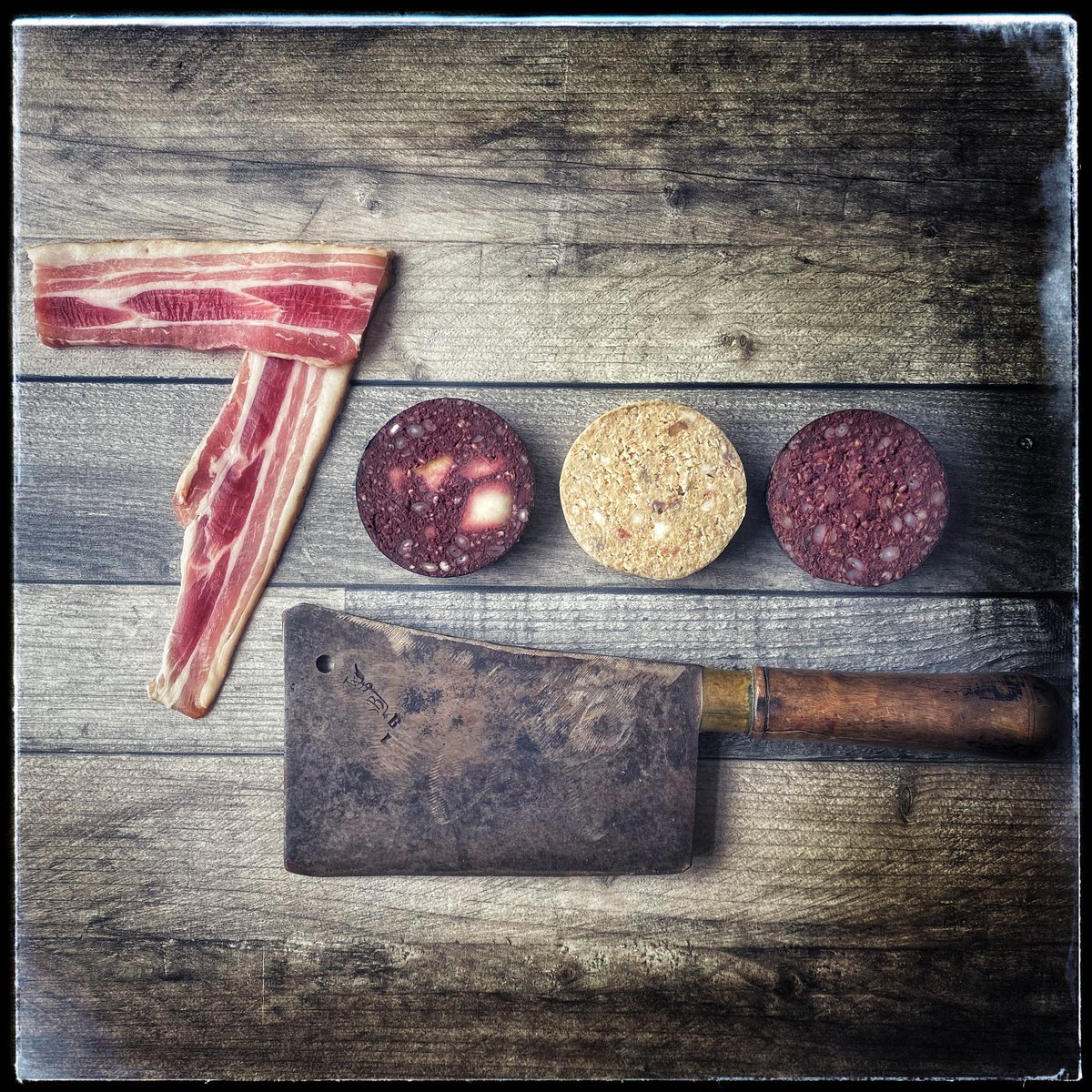 fruitpigcompany's tweet photo. 7000 followers on Instagram! Thank you so much for supporting our pudding perambulations.  #blackpudding #whitepudding #haggis 

https://t.co/pbquQsjntM https://t.co/IRV0HKiDNJ