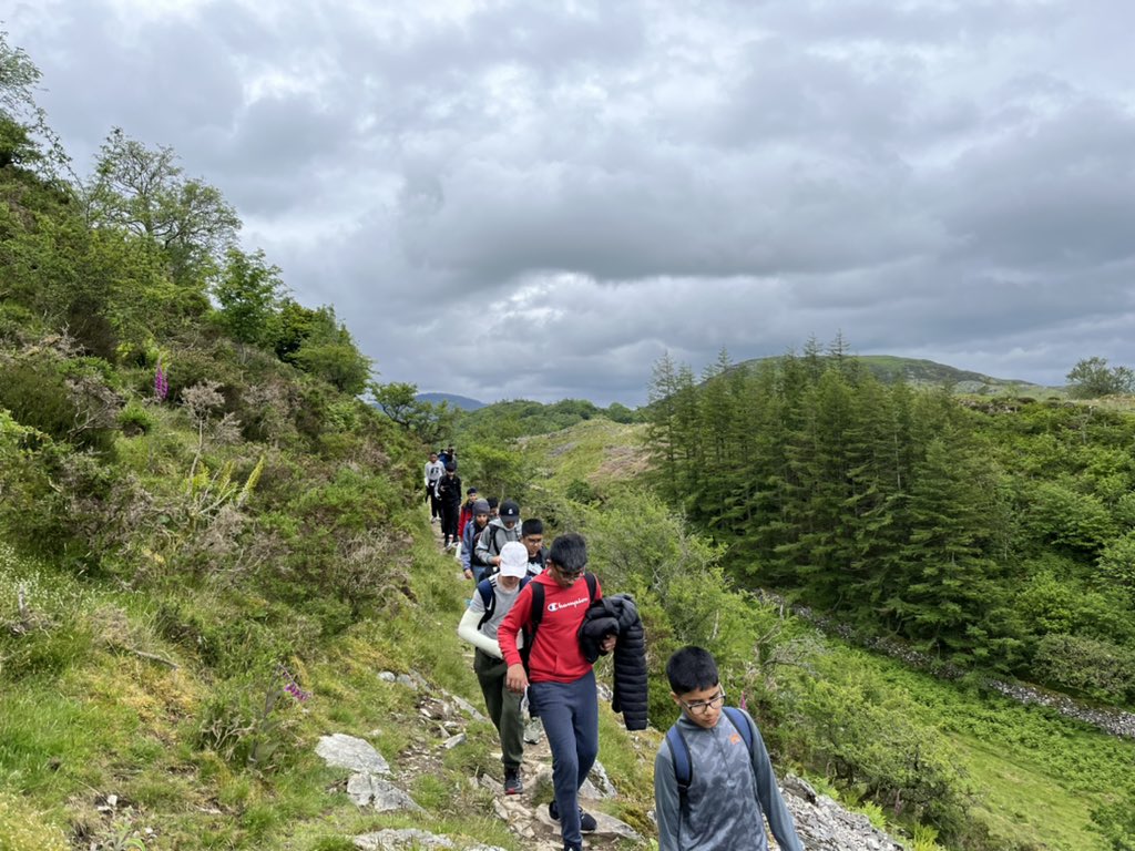 7Y have arrived and completed the Precipice Walk. Some stunning scenery and lots of interesting geography to talk about 🤓<a href="/qmgs1554/">QMGS</a>
