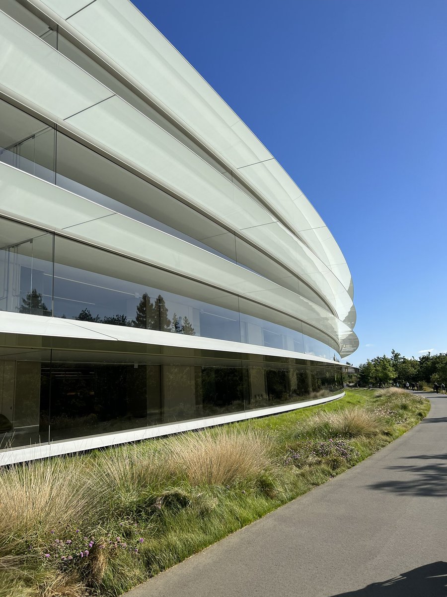 TheHouseOfCode's tweet photo. Glass, glass everywhere ;) #WWDC22 https://t.co/vjZpPaZUEn