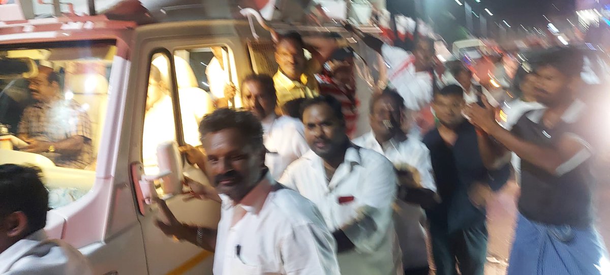Vignesh51257861's tweet photo. அம்மா மக்கள் முன்னேற்ற கழகம் கோவை மாநகருக்கு வருகை புரிந்த கழக பொதுச்செயலாளர் மக்கள் செல்வர் அண்ணன் திரு. டிடிவி தினகரன் B.E அவர்களுக்கு கோவை மத்திய மாவட்டம் கழக சார்பில் கோவை மத்திய மாவட்ட கழக செயலாளர் N.R.அப்பாதுரைB.A அவர்கள் தலைமையில் சிறப்பான வரவேற்பு அளிக்கப்பட்டது... https://t.co/FMU8ovVNR8