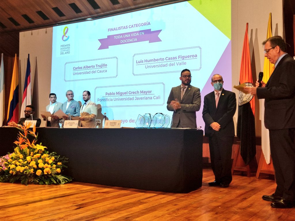La Corporación para la Integración y Desarrollo de la Educación Superior en el Sur Occidente Colombiano (CIDESCO) ha nominado como finalista al profesor Luis Humberto Casas Figueroa al Premio Toda una Vida en Docencia.