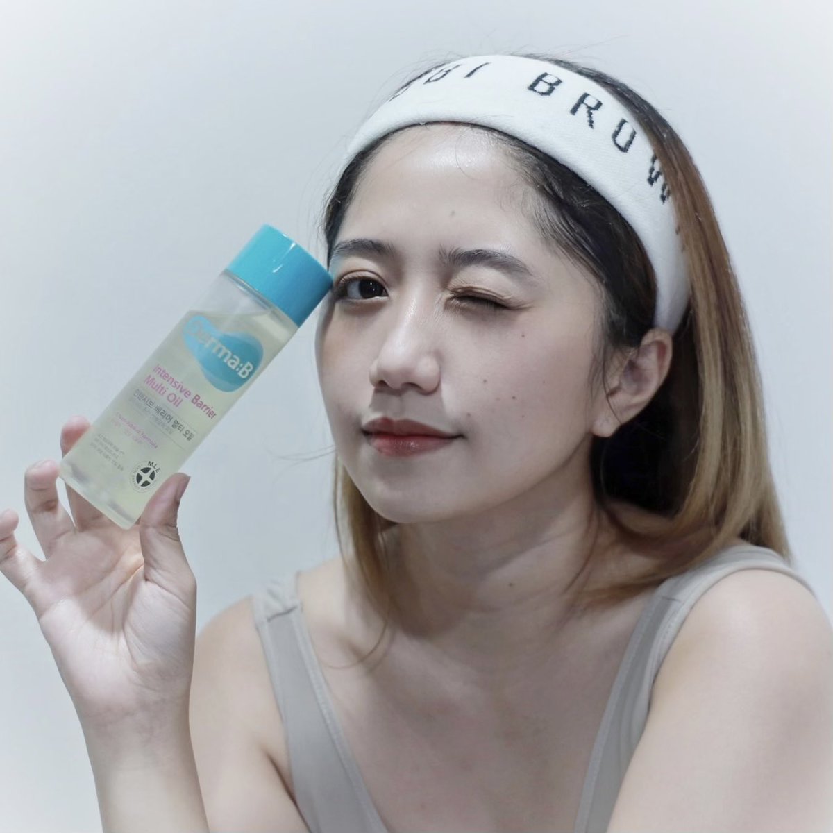 kdnutsu's tweet photo. ขอมาป้ายยา #DermaB Intensive Barrier #Multioil เป็น #ออยล์ ใช้แล้วชอบมากๆ เพราะช่วงที่ผ่านมาตากแดดบ่อยผิวแห้งสุดๆ แต่เห็นรีวิวตัวนี้เค้าบอกใช้แล้วผิวเด้ง ผิวเด็ก เลยมาคอนเฟิร์มอีกเสียงว่ามันเลิศ! ผิวนุ่มเด้งขึ้นมาก แถมซึมไวไม่เหนียวด้วย ไปตำ #ใช้ดีบอกต่อ https://t.co/f6lkZp0fBn