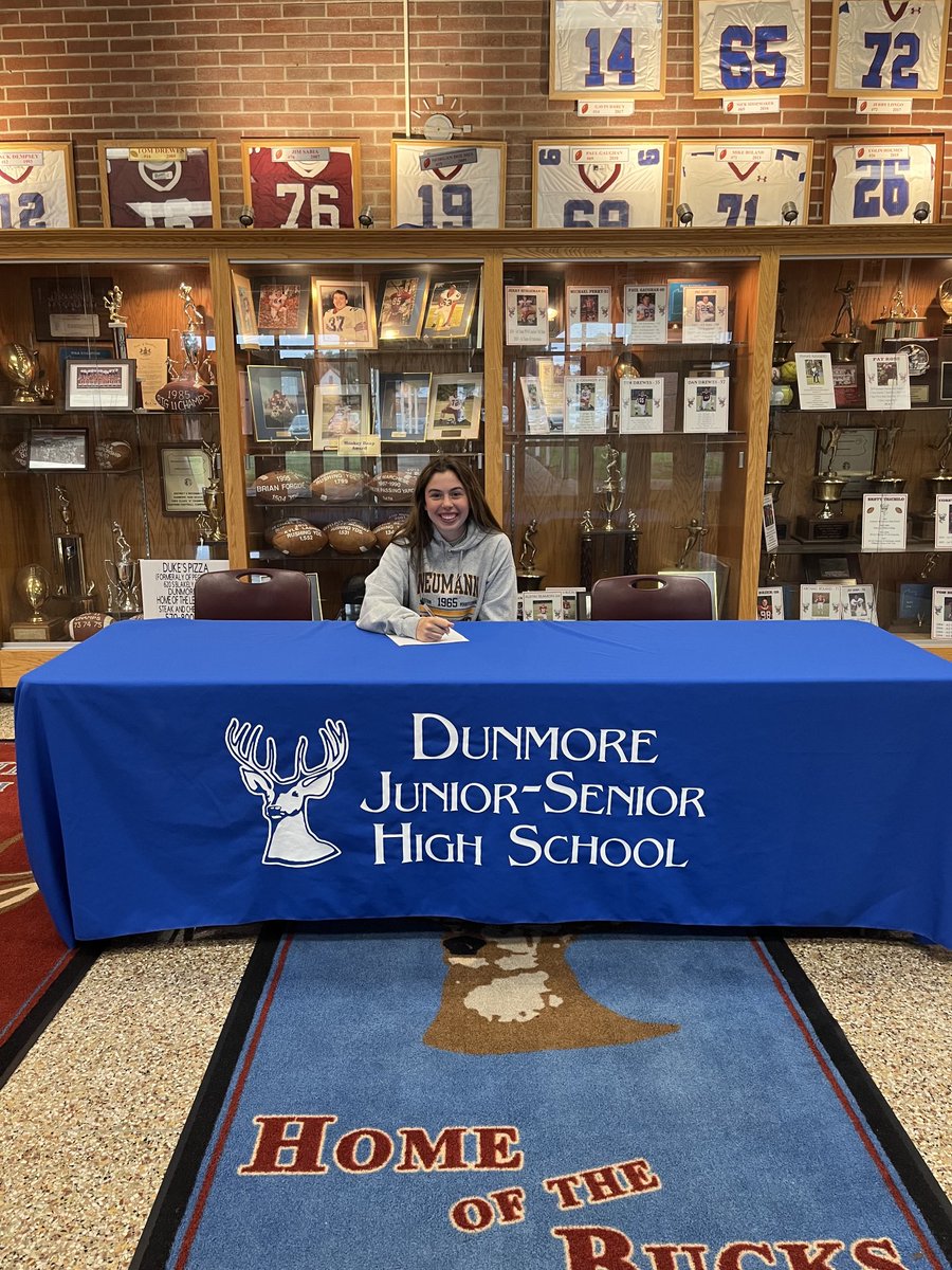 NeumannWBB's tweet photo. Welcome to Neumann WBB- Mia Blume from Dunmore HS!  We are so excited you are joining us!  Congrats on your commitment to Neumann. Go Knights!🏀🏀 https://t.co/3981RBEjei