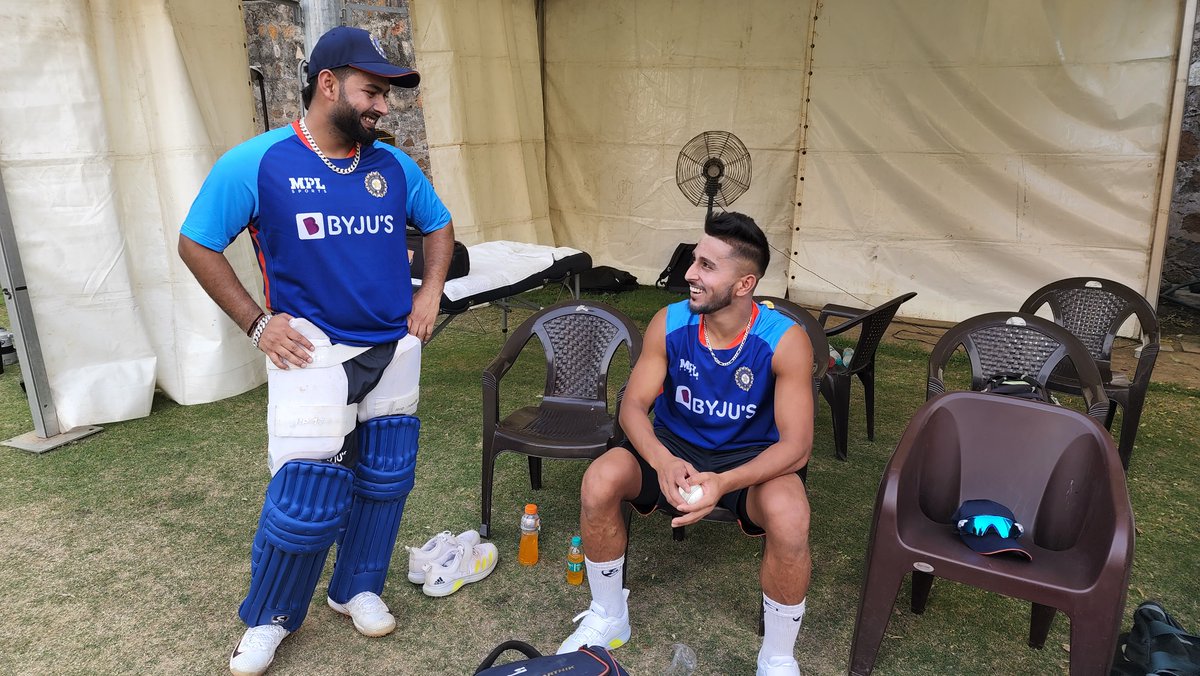 BCCI's tweet photo. First practice session ✅

Snapshots from #TeamIndia's training at the Arun Jaitley Stadium, Delhi. 👍 👍 

#INDvSA | @Paytm https://t.co/6v0Ik5nydJ