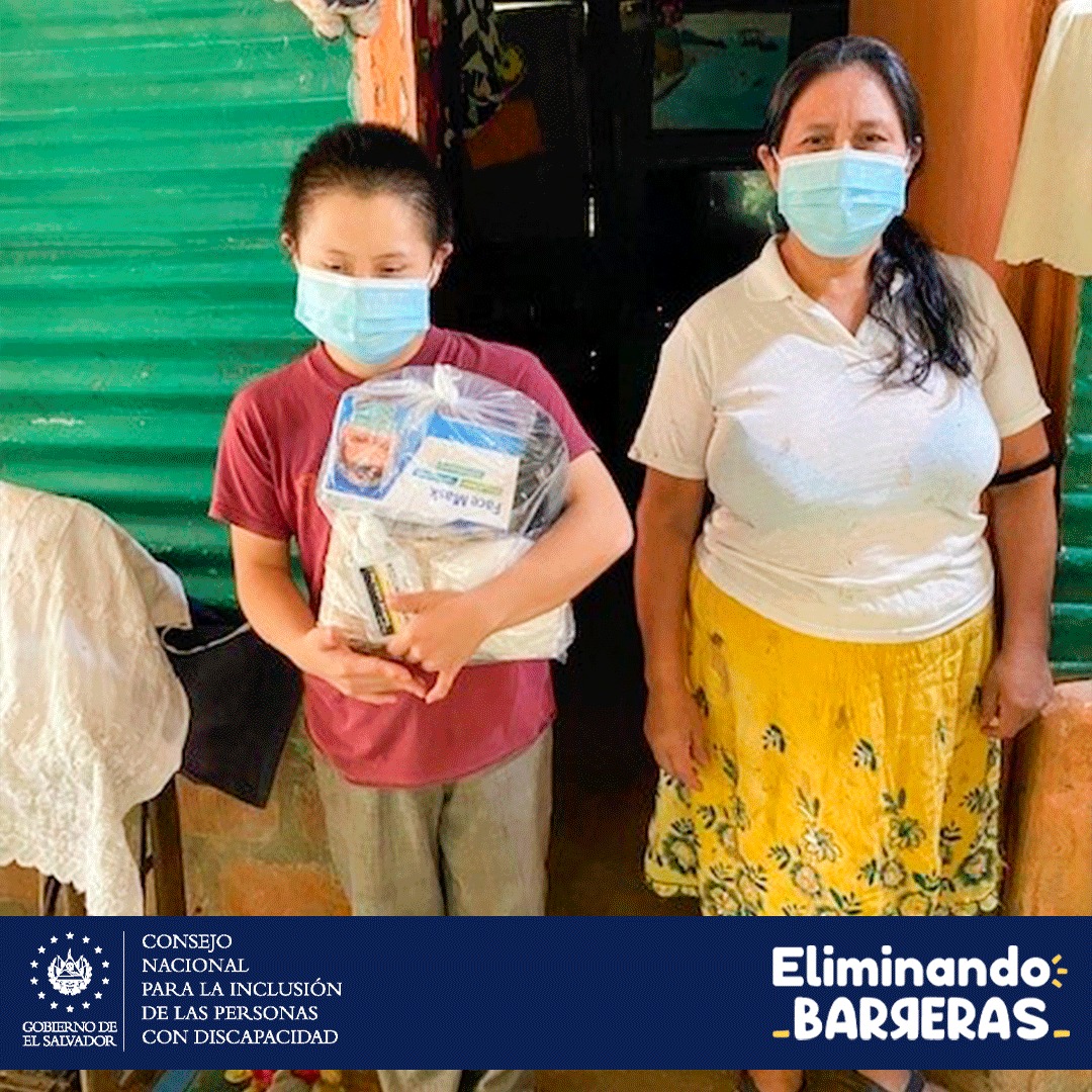 CONAIPD's tweet photo. Atendiendo las necesidades de la población con discapacidad, el @CONAIPD realizó la entrega de ayuda humanitaria a familias que habitan en los cantones El Guaje 1, Guaje 2 y Las Casitas, en la zona Sur de San Salvador.
#EliminandoBarreras https://t.co/ndZork6RyL