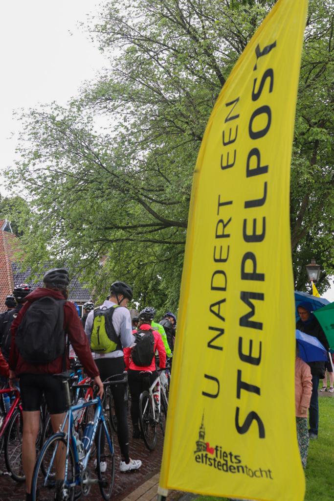 De stempelposten van #Sneek en #IJlst zijn inmiddels ook (volgens schema) gesloten. De laatste post waar nu nog gestempeld kan worden is #Sloten. #Oudemirdum, #Stavoren, #Hindeloopen en #Workum wachten dan nog voor de finish in #Bolsward.