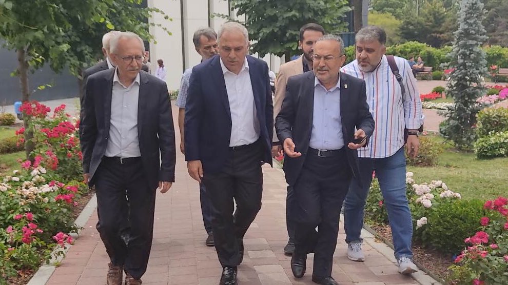 aebilgili's tweet photo. @turcekder yeni oluşturulan yönetim kurulu toplantısını @FatihBelediye başkanımız @MErgun_Turan ‘ın ev sahipliğinde @eyupbelediyesi başkanı @DenizKoken @uskudarbld başkanı @hilmiturkmen34 @iktm34 @coskunyilmaz66 ve diğer YK üyelerimizin katılımı ile icra ettik. Hizmetlere devam😊 https://t.co/oCJvOVxAOK