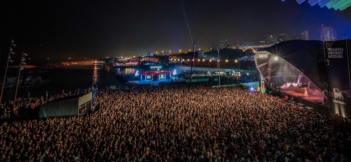 carolineplz's tweet photo. ꧁꧁primavera barcelona꧂꧂

my first solo show in Spain, still high from it ♥️ gracias por hacerlo tan increíble

📷 valentina palavecino &amp; joshua mellin https://t.co/8OwHxi3KRK