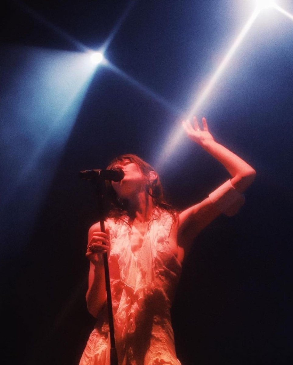 carolineplz's tweet photo. ꧁꧁primavera barcelona꧂꧂

my first solo show in Spain, still high from it ♥️ gracias por hacerlo tan increíble

📷 valentina palavecino &amp; joshua mellin https://t.co/8OwHxi3KRK
