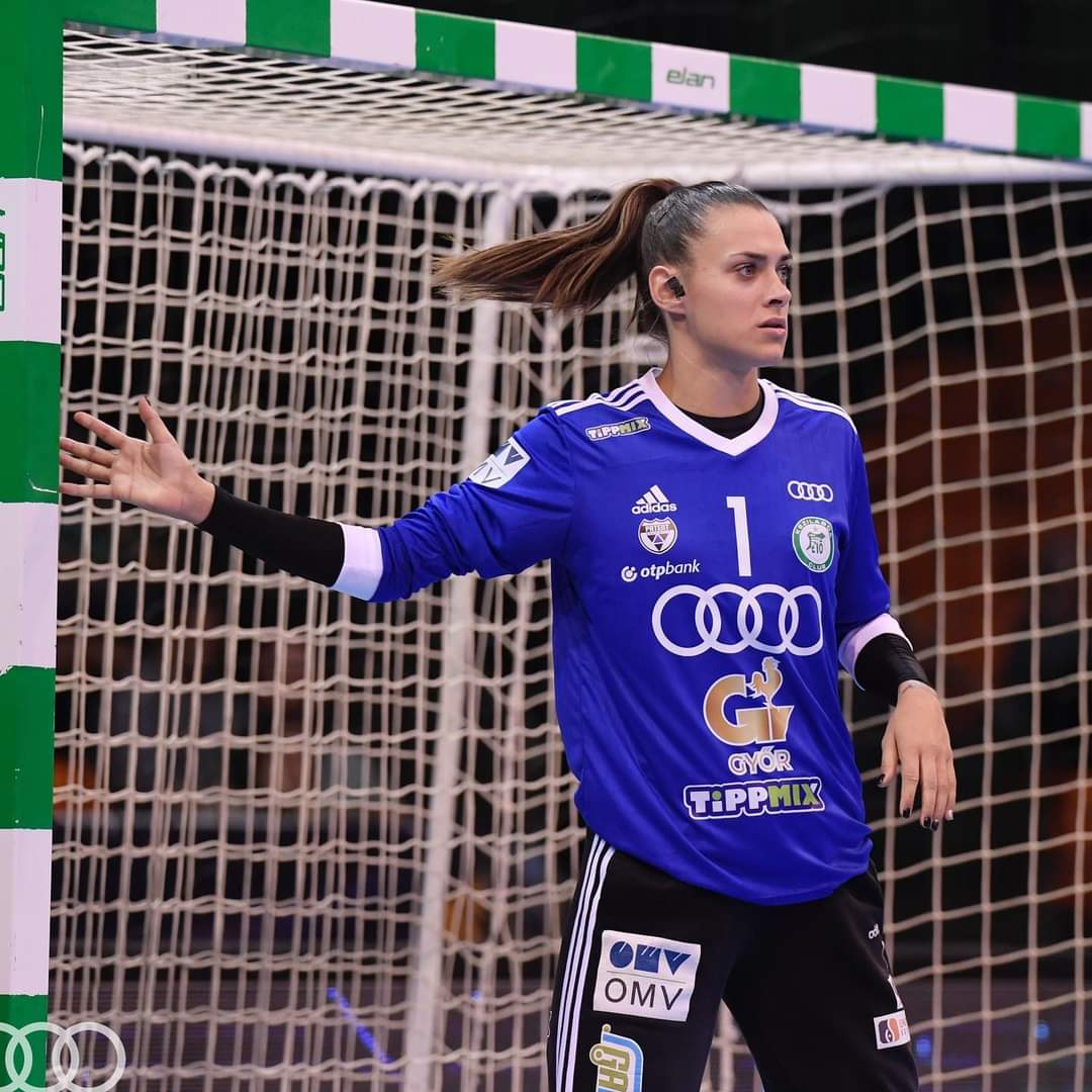 HandNewsfr's tweet photo. #Hongrie 🇭🇺 

🔴 Transfert 🔴 

Au lendemain de sa finale de Ligue des champions perdue, Gyor officialise le départ, un an avant la fin de son contrat, de la gardienne 🇫🇷 @laura_glauser 🤔 https://t.co/5fJDTBbsv5
